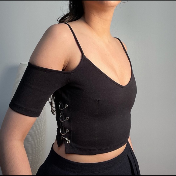 Off Shoulder CropTop with Rings - Picture 2 of 7